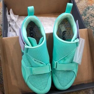 Nike spin shoes- new without tags